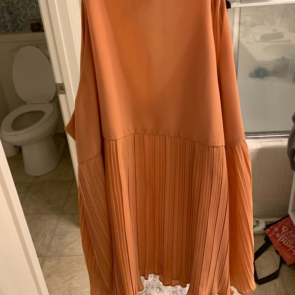 Orange top - Picture 2 of 2